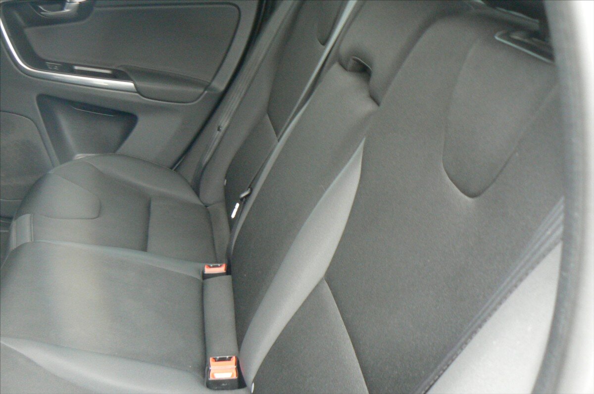 Volvo XC60 SUV 2,4 l 120 kw