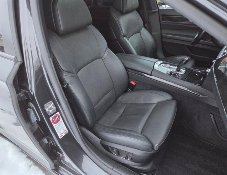 BMW Řada 7 Sedan 4,4 l 300 kw