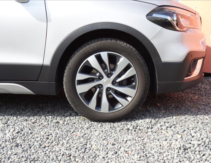 Suzuki S-Cross SUV 1,4 l 103 kw