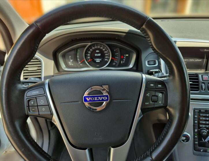Volvo XC60 8