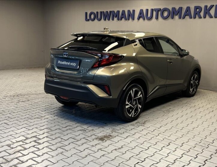 Toyota C-HR 2