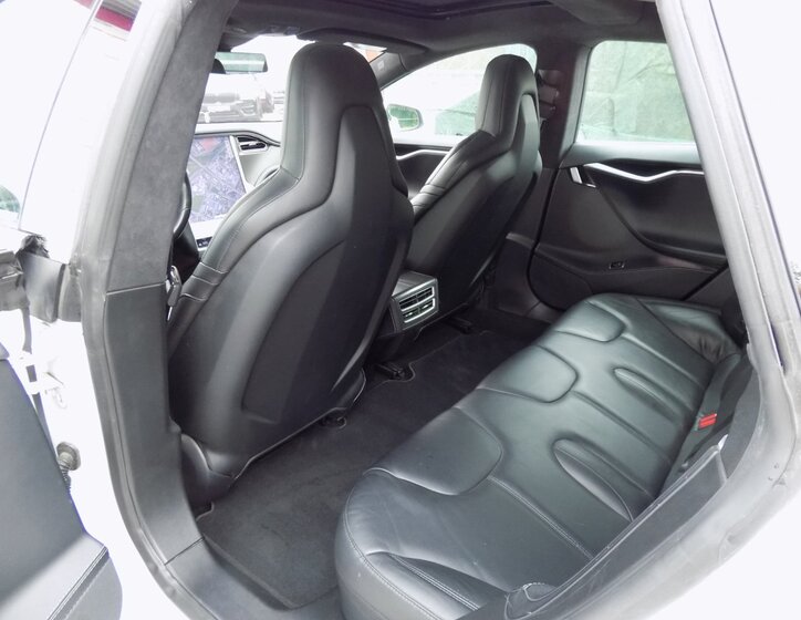 Tesla Model S 15