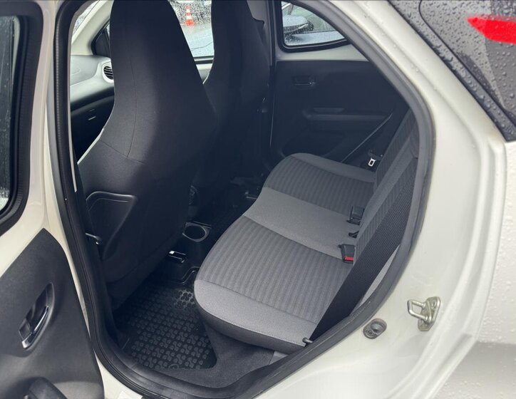 Toyota Aygo Hatchback 998,0 53 kw