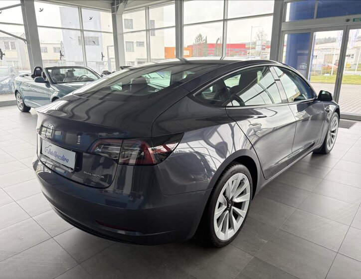 Tesla Model 3 Sedan / Limuzína 0,0 366 kw