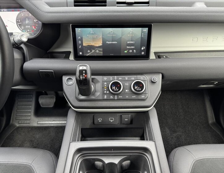 Land Rover Defender SUV / Terénní 3,0 l 221 kw
