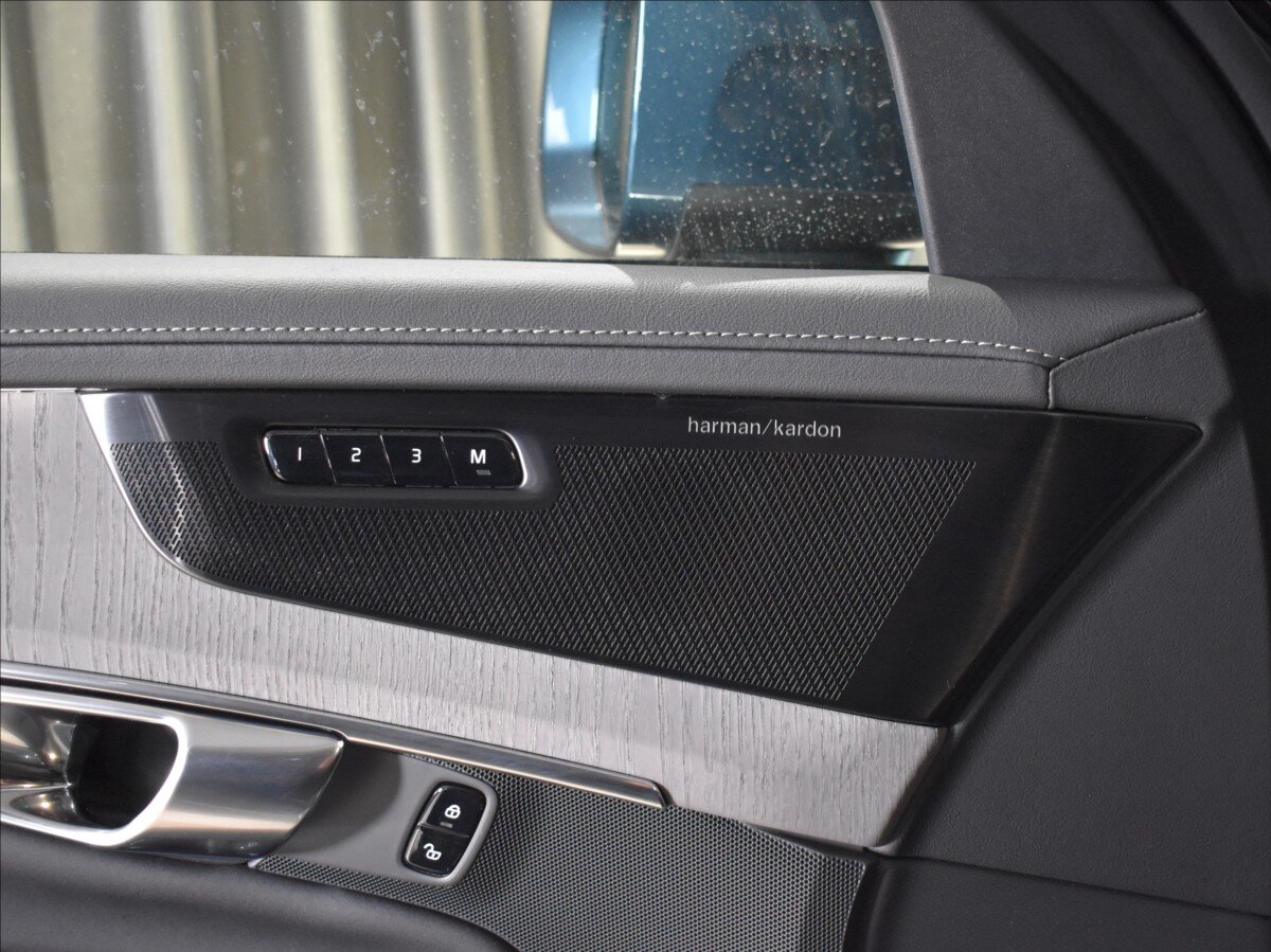 Volvo XC90 SUV / Terénní 2,0 l 228 kw