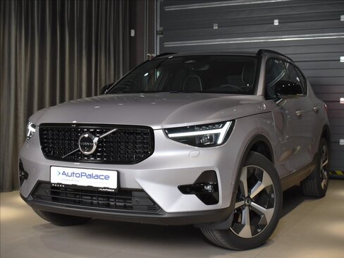 Volvo XC40 SUV / Terénní 2,0 l 145 kw