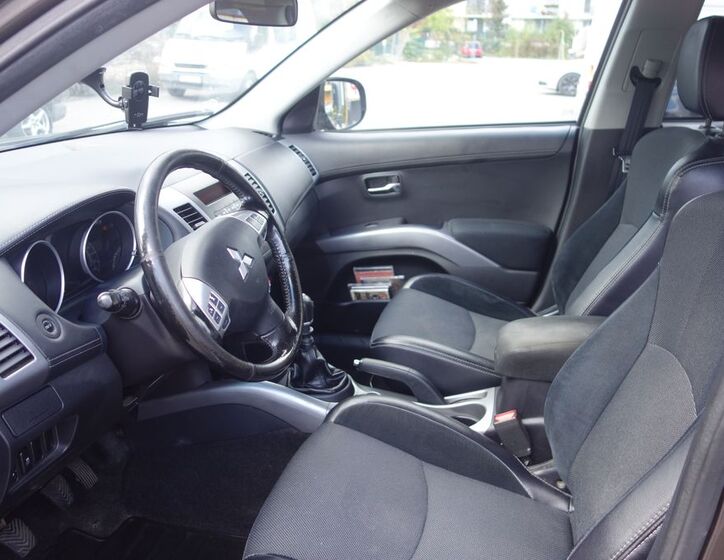 Mitsubishi Outlander 16
