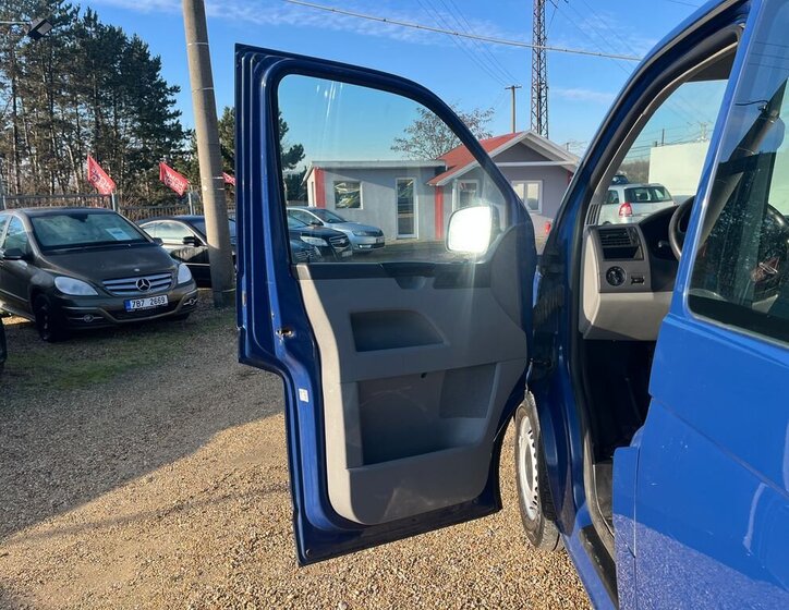 Volkswagen Caravelle 11