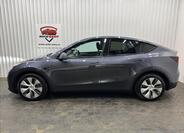 Tesla Model Y 4