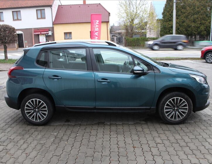 Peugeot 2008 Hatchback 1,2 l 61 kw