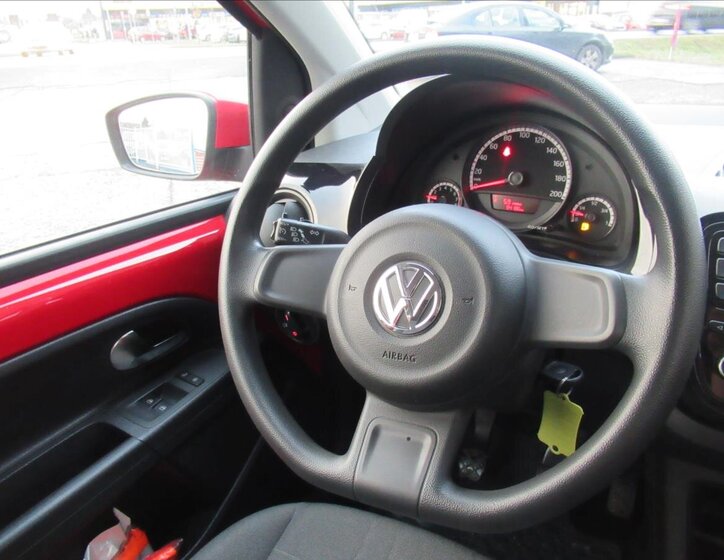 Volkswagen up! 12