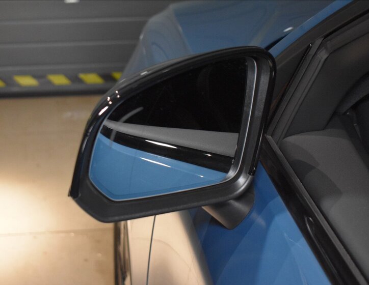 Volvo EX40 SUV / Terénní 0,0 325 kw