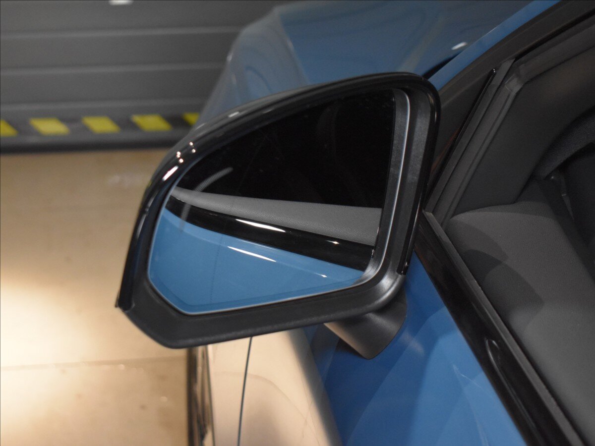 Volvo EX40 SUV / Terénní 0,0 325 kw