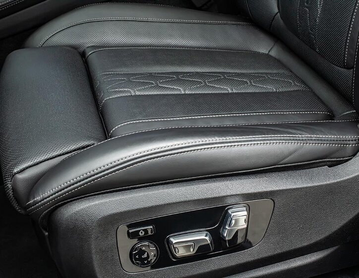 BMW X7 SUV / Terénní 3,0 l 250 kw