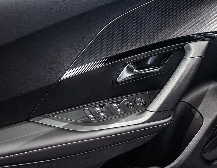 Peugeot 2008 SUV 1,2 l 0