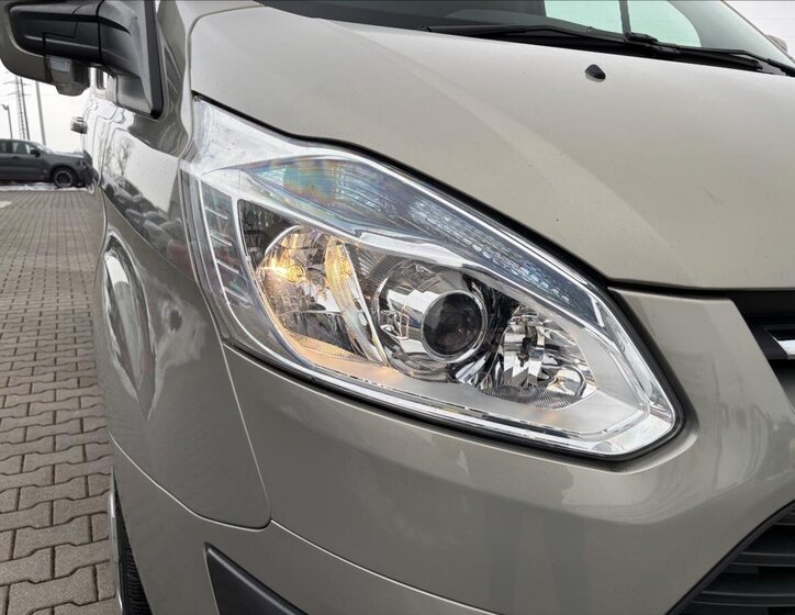 Ford Tourneo Custom Kombi 2,2 l 92 kw