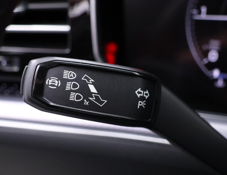 Volkswagen Touareg SUV / Terénní 3,0 l 210 kw