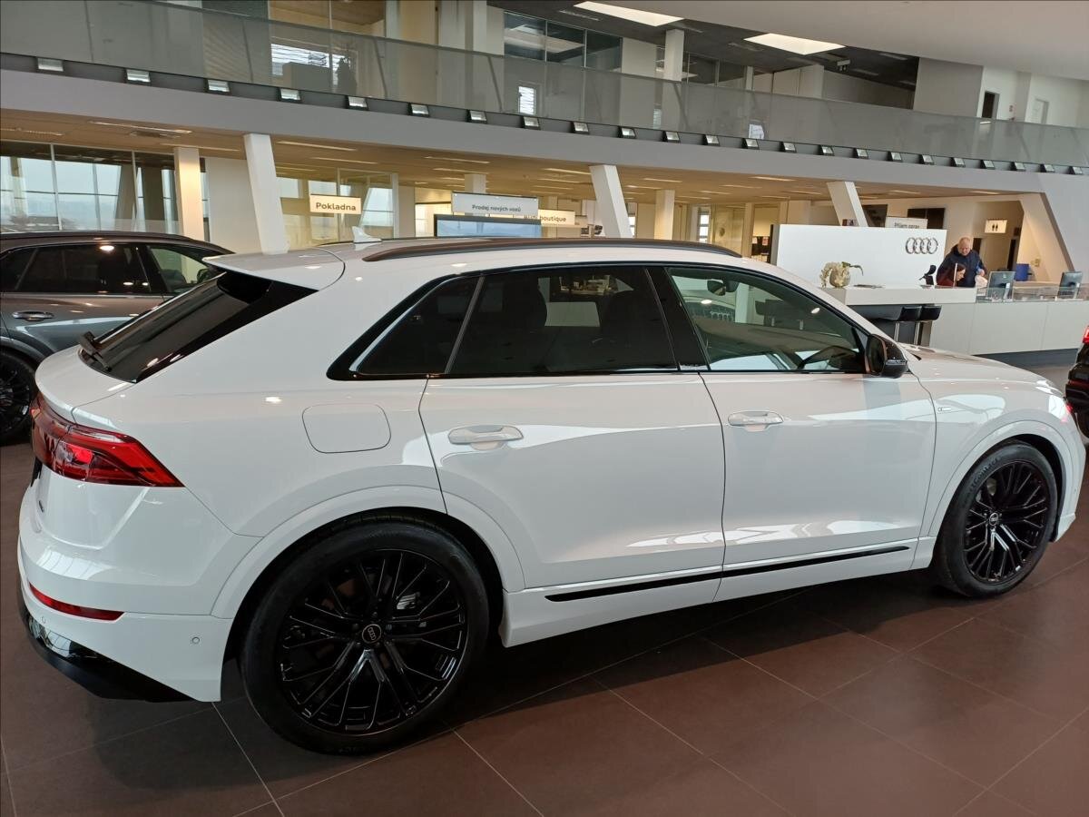Audi Q8 SUV 3,0 l 210 kw