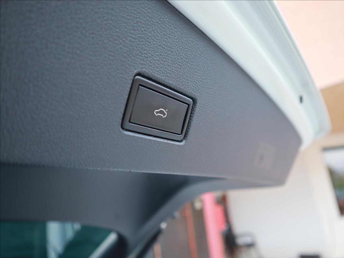 Volkswagen T-Roc CUV / Crossover 1,5 l 110 kw