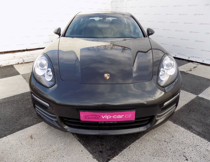 Porsche Panamera 4