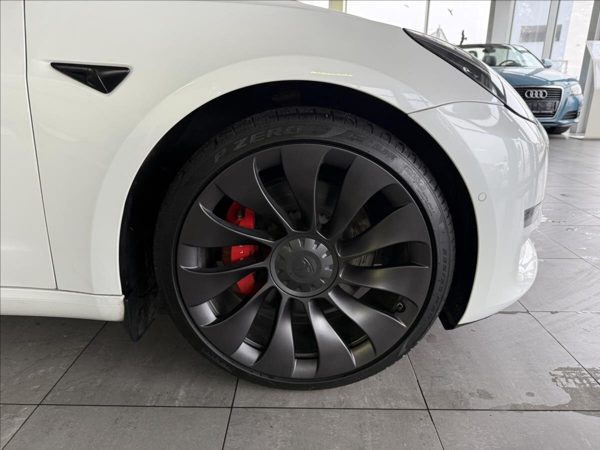 Tesla Model 3 Sedan / Limuzína 0,0 377 kw