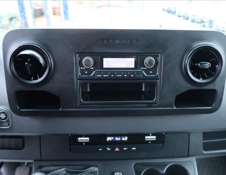 Mercedes-Benz Sprinter 14