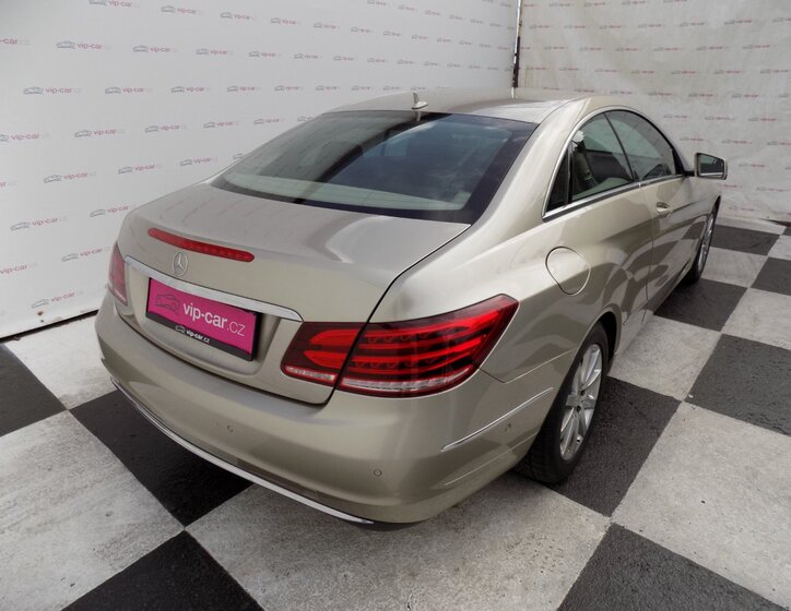 Mercedes-Benz Třídy E 8