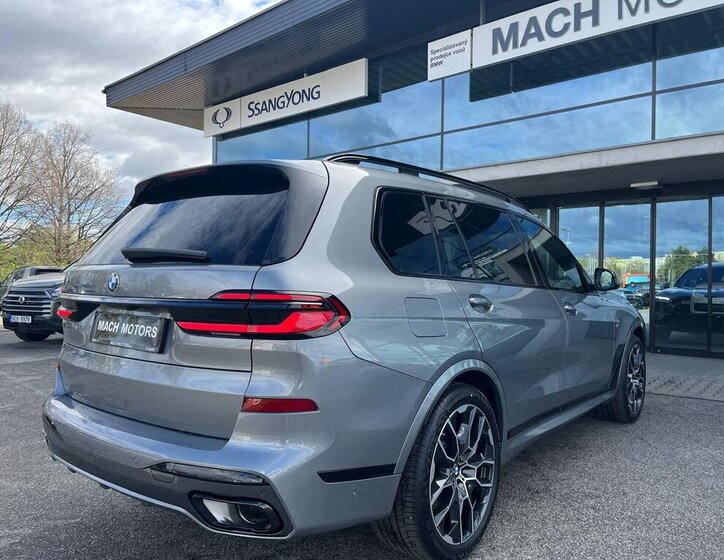 BMW X7 SUV / Terénní 3,0 l 250 kw