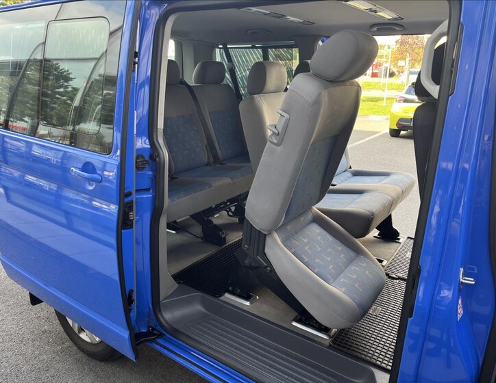 Volkswagen Caravelle MPV 2,5 l 96 kw