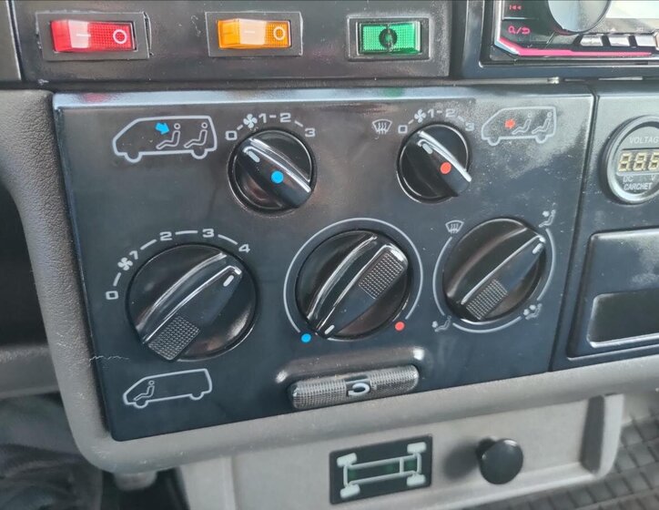 Volkswagen Transporter Kombi 2,5 l 75 kw