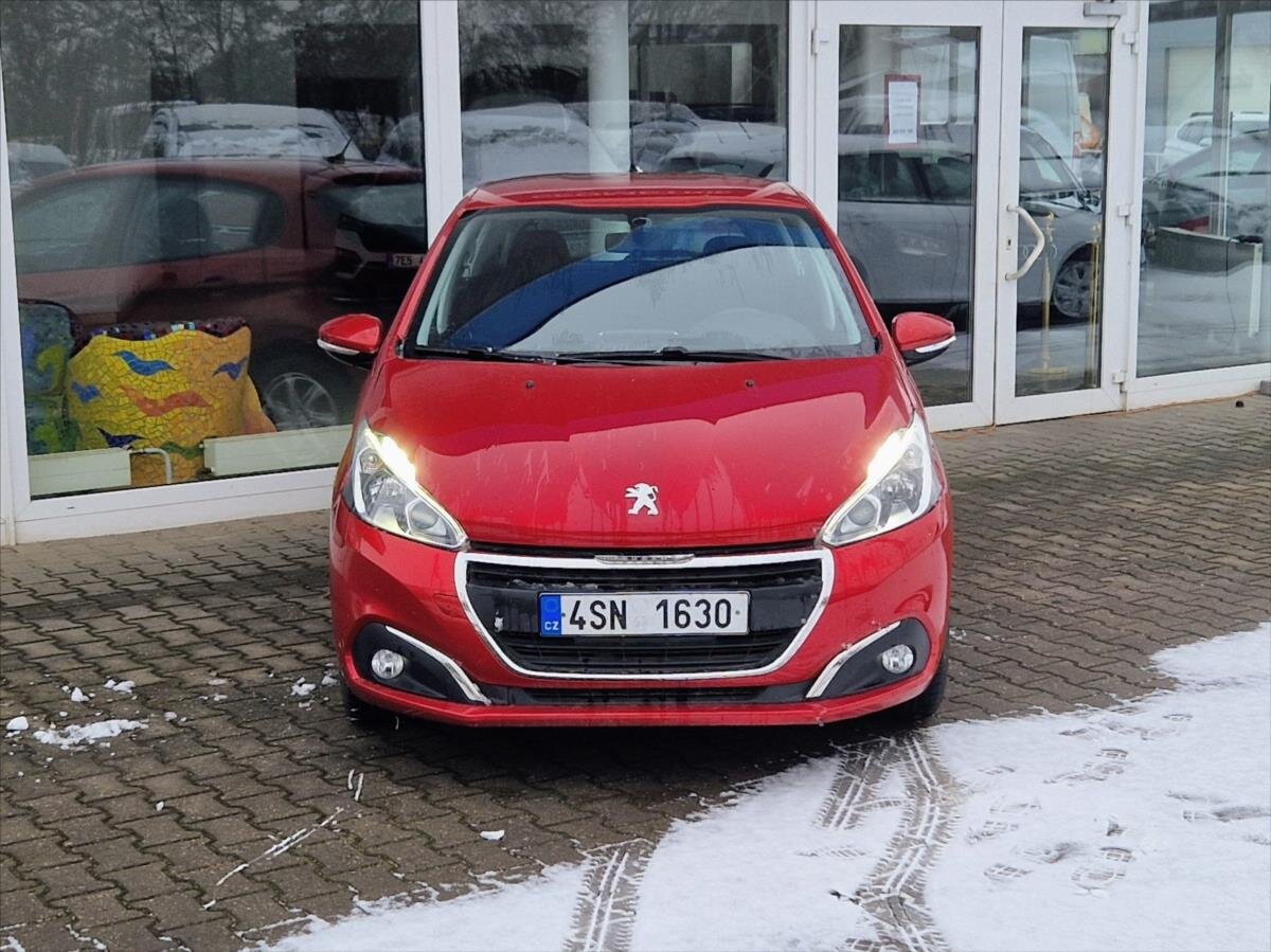 Peugeot 208 Hatchback 1,2 l 61 kw