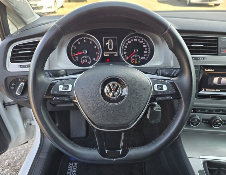 Volkswagen Golf Hatchback 1,2 l 63 kw