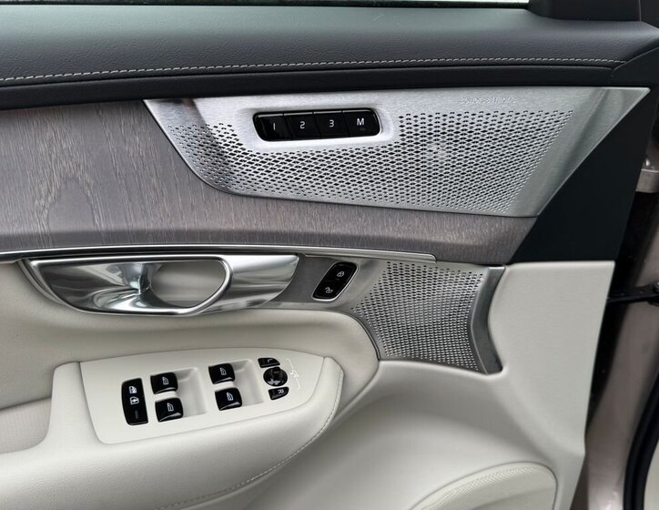 Volvo XC90 SUV / Terénní 2,0 l 184 kw