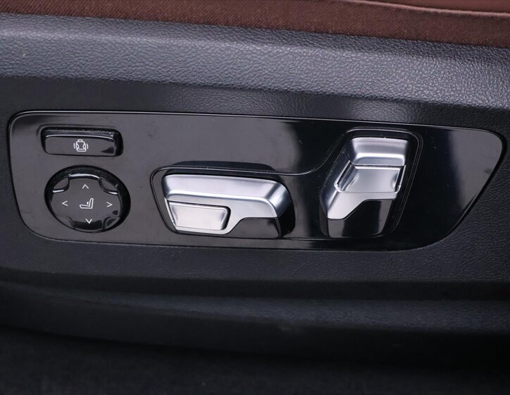 BMW X5 SUV / Terénní 3,0 l 210 kw