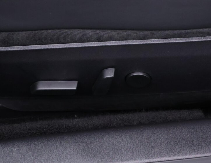 Tesla Model 3 Sedan 0,0 324 kw