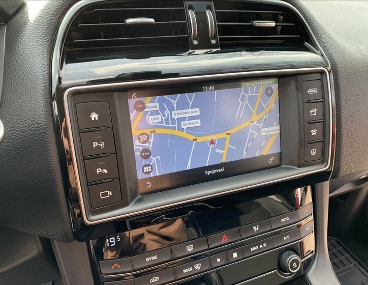 Jaguar F-Pace SUV / Terénní 2,0 l 132 kw