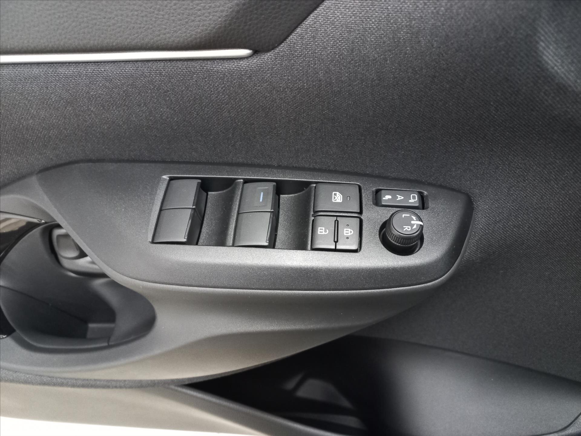 Toyota Yaris Cross CUV / Crossover 1,5 l 68 kw