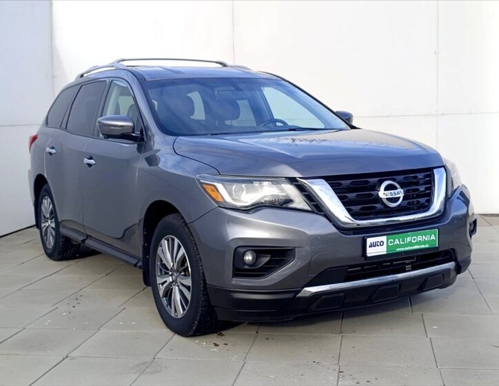 Nissan Pathfinder SUV 3,5 l 212 kw