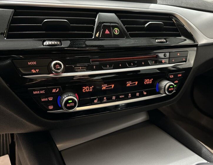 BMW Řada 5 Sedan / Limuzína 2,0 l 135 kw