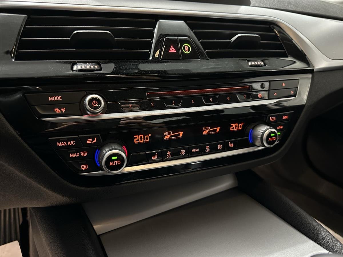 BMW Řada 5 Sedan / Limuzína 2,0 l 135 kw