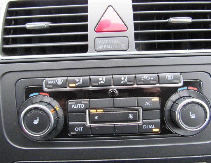 Volkswagen Touran Kombi 1,2 l 77 kw