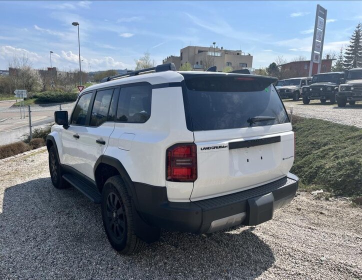 Toyota Land Cruiser 5