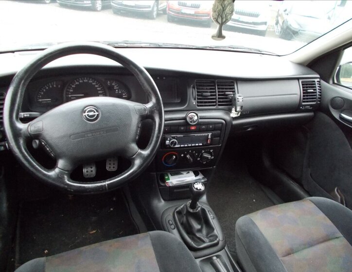 Opel Vectra Sedan 1,6 l 74 kw