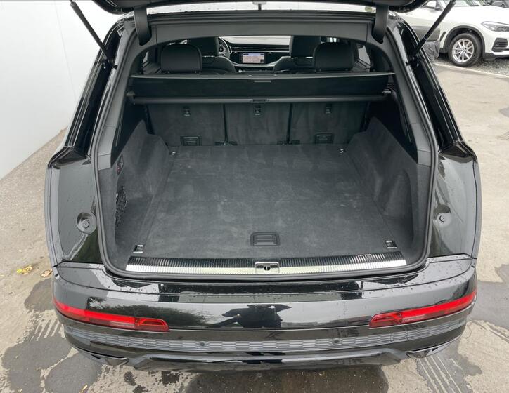Audi Q7 25