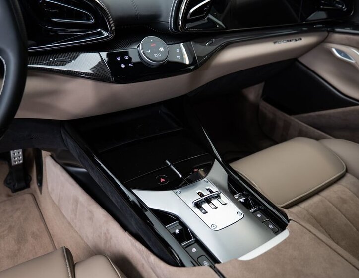 Ferrari Ostatní SUV / Terénní 6,5 l 529 kw