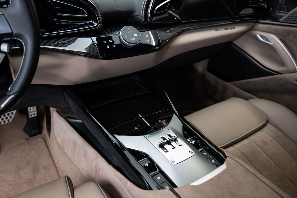 Ferrari Ostatní SUV / Terénní 6,5 l 529 kw