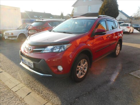 Toyota RAV4 SUV 2,0 l 111 kw