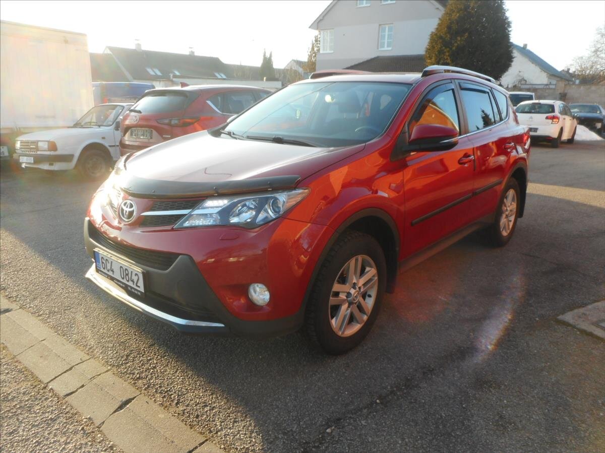 Toyota RAV4 SUV 2,0 l 111 kw