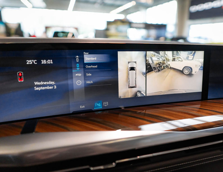 Cadillac Escalade 32